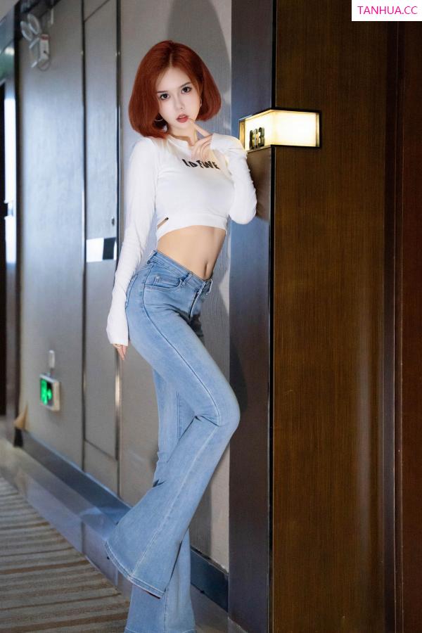 [XiuRen]高清写真图 2024.08.22 No.9050 白芷yy 牛仔裤美腿